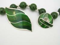Green leaf necklace