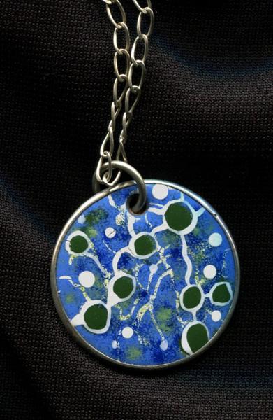 Pendant w/fine silver bezel.