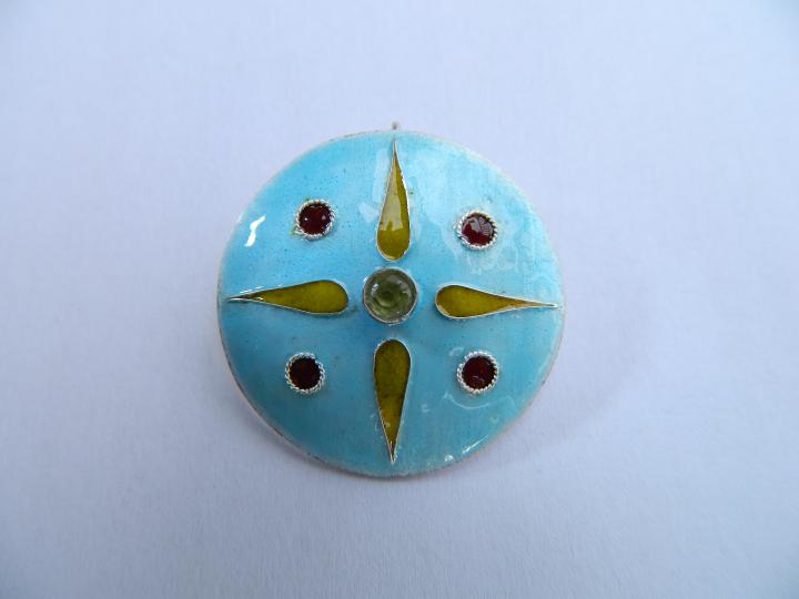 brooch blue