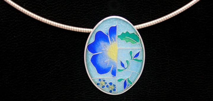 Sectioned flower pendant